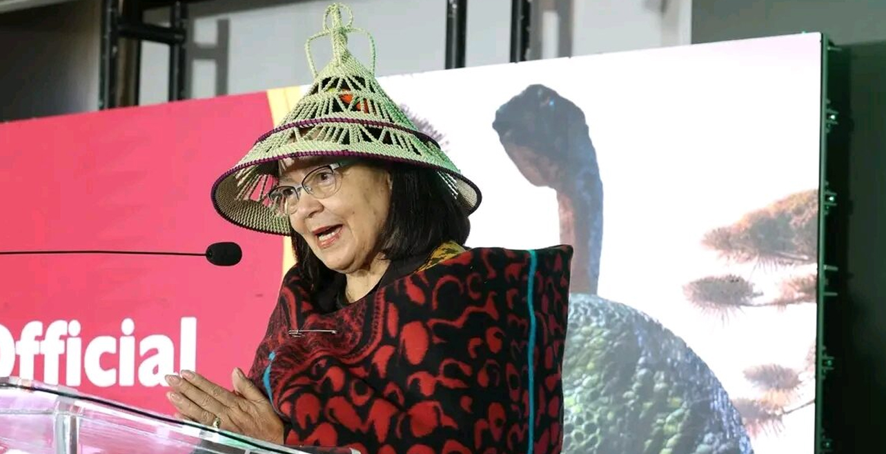 De Lille officiates Kgodumodumo Dinosaur Interpretation Centre