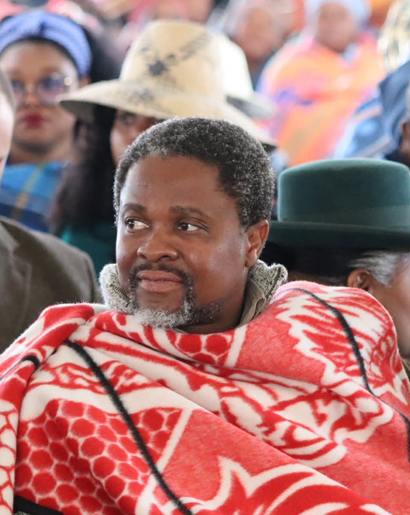 The Department of Sport, Arts and Culture hosted the annual Thwaso ea Selemo sa Basotho, a cultural celebration marking the Basotho New Year. This significant event was held at the Basotho Cultural Village and was honoured by Morena e Moholo: Moremoholo Mopeli le Marena a hae. Thwaso ya Selemo sa Basotho ke mokete o hlomphuwang haholo setjhabeng sa Basotho. Mokete ona o tshwaya qaleho ya selemo se setjha ho latela almanaka ea Basotho ba boholo-holo. Hangata o ketekwa ka Phato kapa Lwetse, ha nako e fetohang e tshwantshetsa bophelo bo botjha, kgodiseho le teboho. This cultural occasion reaffirms the Basotho people’s connection to their ancestral calendar, agricultural cycles, and spiritual heritage. Khotso, Pula, Nala! Long live our heritage.