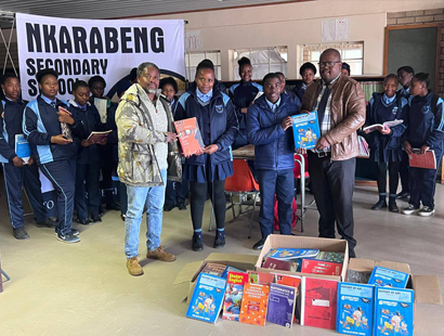 Morena e Moholo Moremoholo Mopeli, in collaboration with Youth In Action Organisation, the Kgosatsana Manapo Mopeli Foundation, and the MT Foundation, conducted an oversight visit and book donation drive at Nkarabeng Secondary School in Kestell. Driven by a passion for education, the establishment of this library and the donation of books by Morena e Moholo and his partners aim to empower and inspire the youth through access to knowledge and learning resources. We thank the learners and staff of  Nkarabeng Secondary School  for the warm welcome.